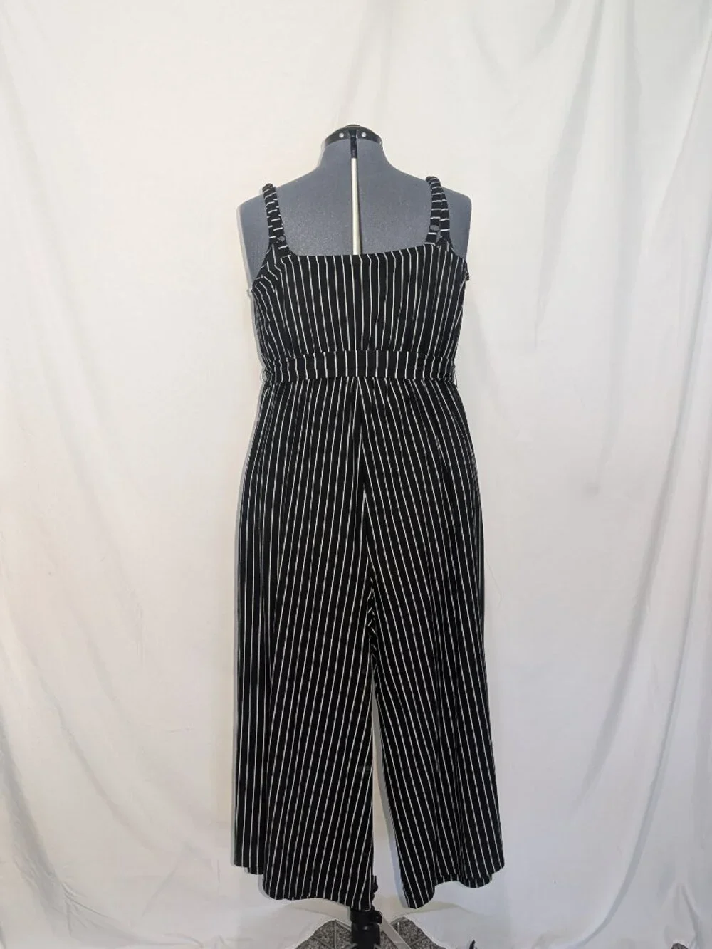 Torrid size 1 Black Pinstripe Culotte Jersey - Picture 2 of 4